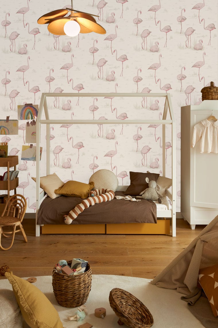 Kinderzimmer von Westwing mit Tapete Flamingos Icons von Cole & Son