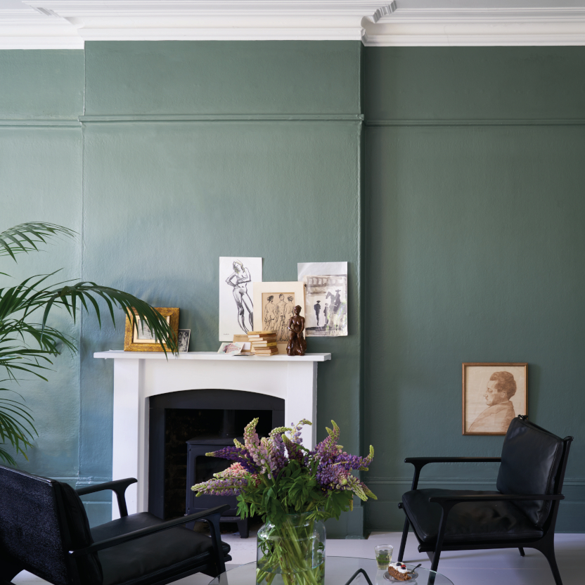 Wohnzimmer mit grüner Wandfarbe